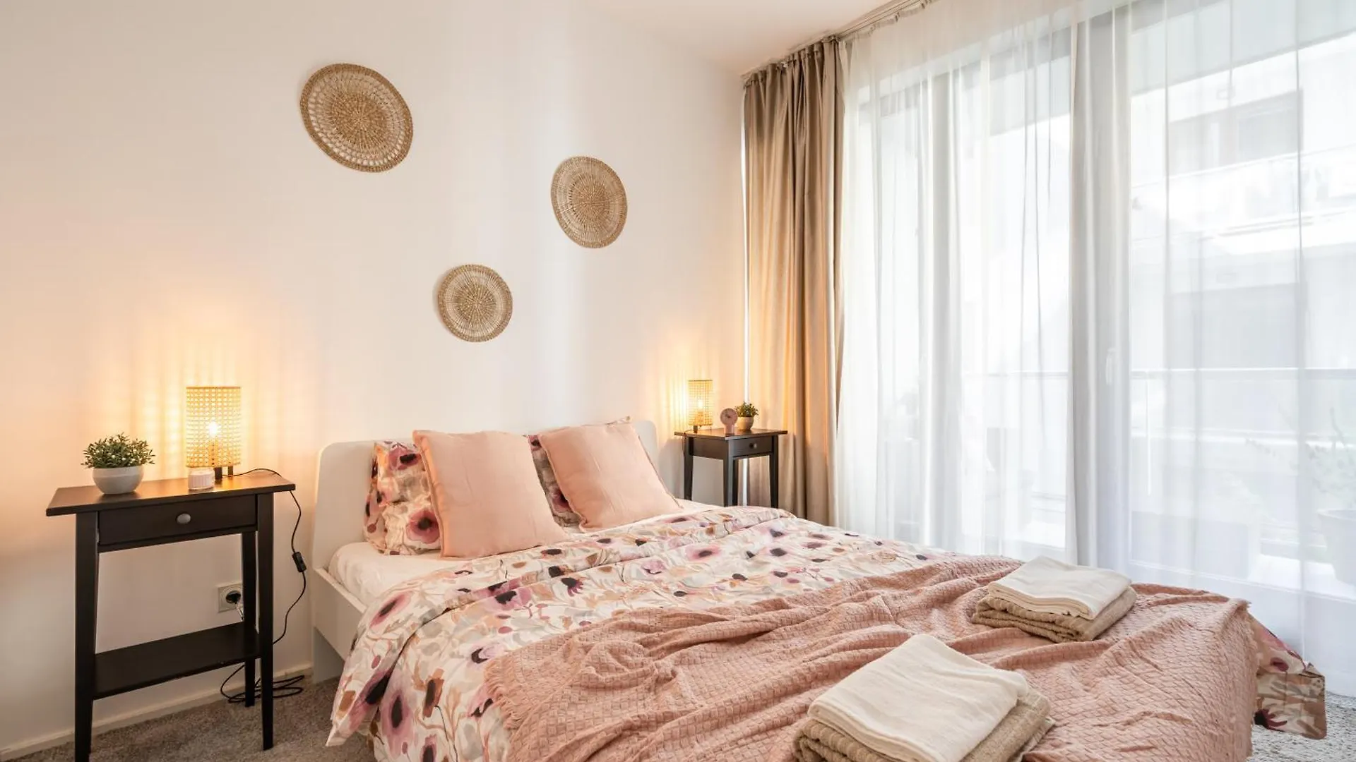 Apartament Home Of Serenity - 2 Bdr, Free Parking And Terrace Budapesta